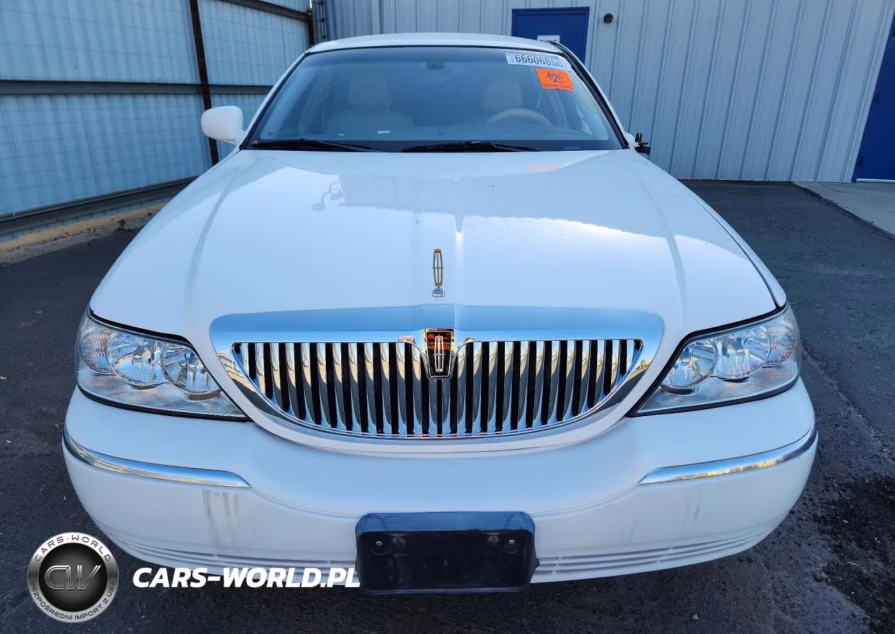 2005 Lincoln Town Car Signature VIN:1LNHM81W65Y622633 - 5