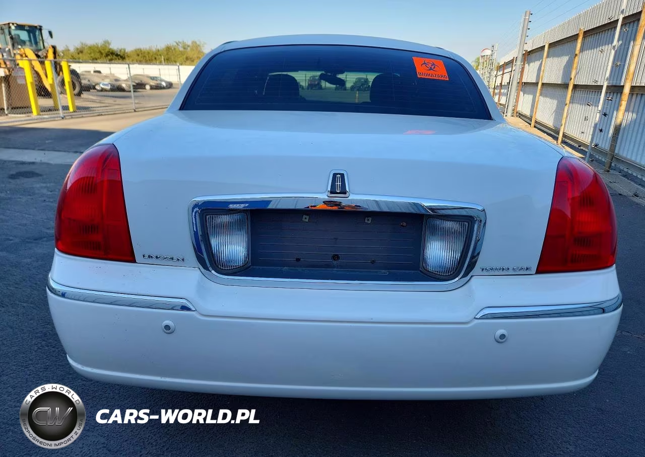 2005 Lincoln Town Car Signature VIN:1LNHM81W65Y622633 - 6