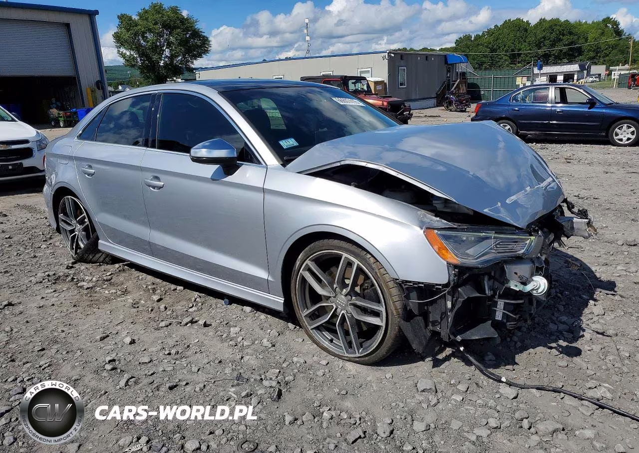 2015 Audi S3 Prestige VIN:WAUFFGFF1F1060303 - 4