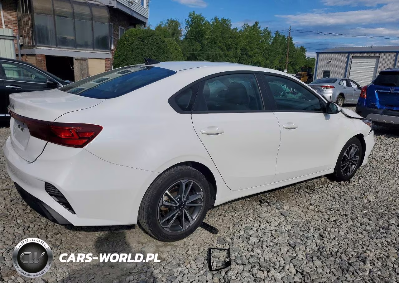 2023 Kia Forte Lxs VIN:3KPF24AD0PE650316 - 3