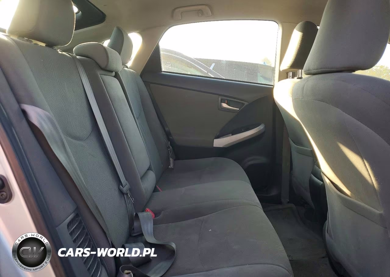 2013 Toyota Prius Three VIN:JTDKN3DU9D5586814 - 10