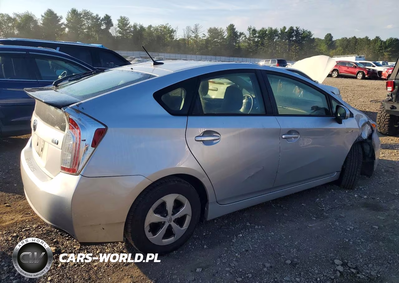2013 Toyota Prius Three VIN:JTDKN3DU9D5586814 - 3