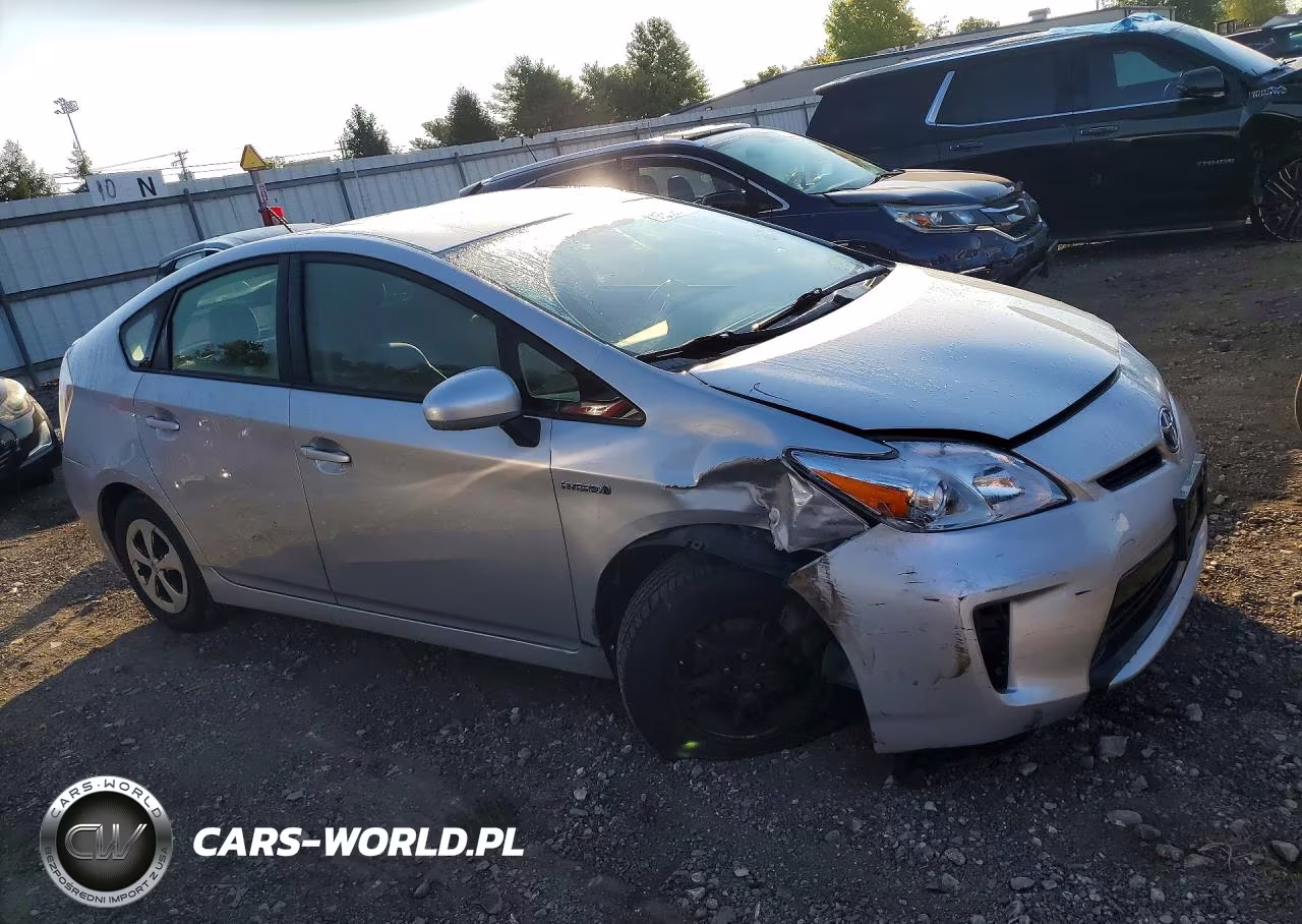 2013 Toyota Prius Three VIN:JTDKN3DU9D5586814 - 4