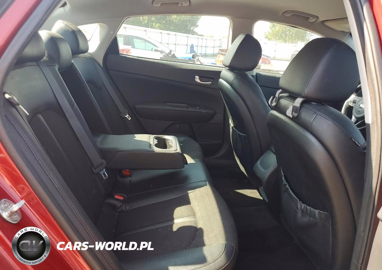 2018 Kia Optima S VIN:5XXGT4L31JG217754 - 10