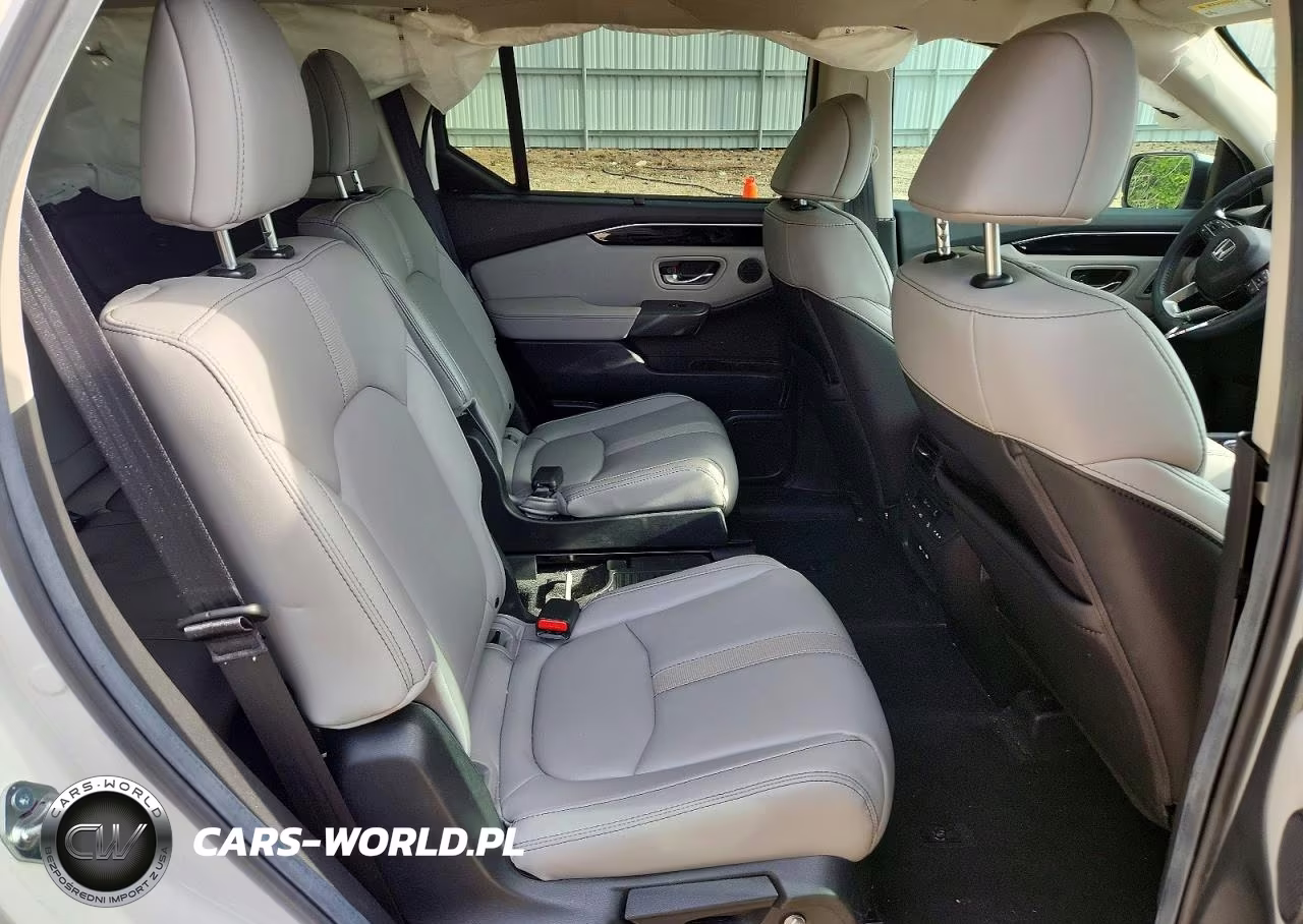 2025 Honda Pilot Touring VIN:5FNYG1H72SB099866 - 11