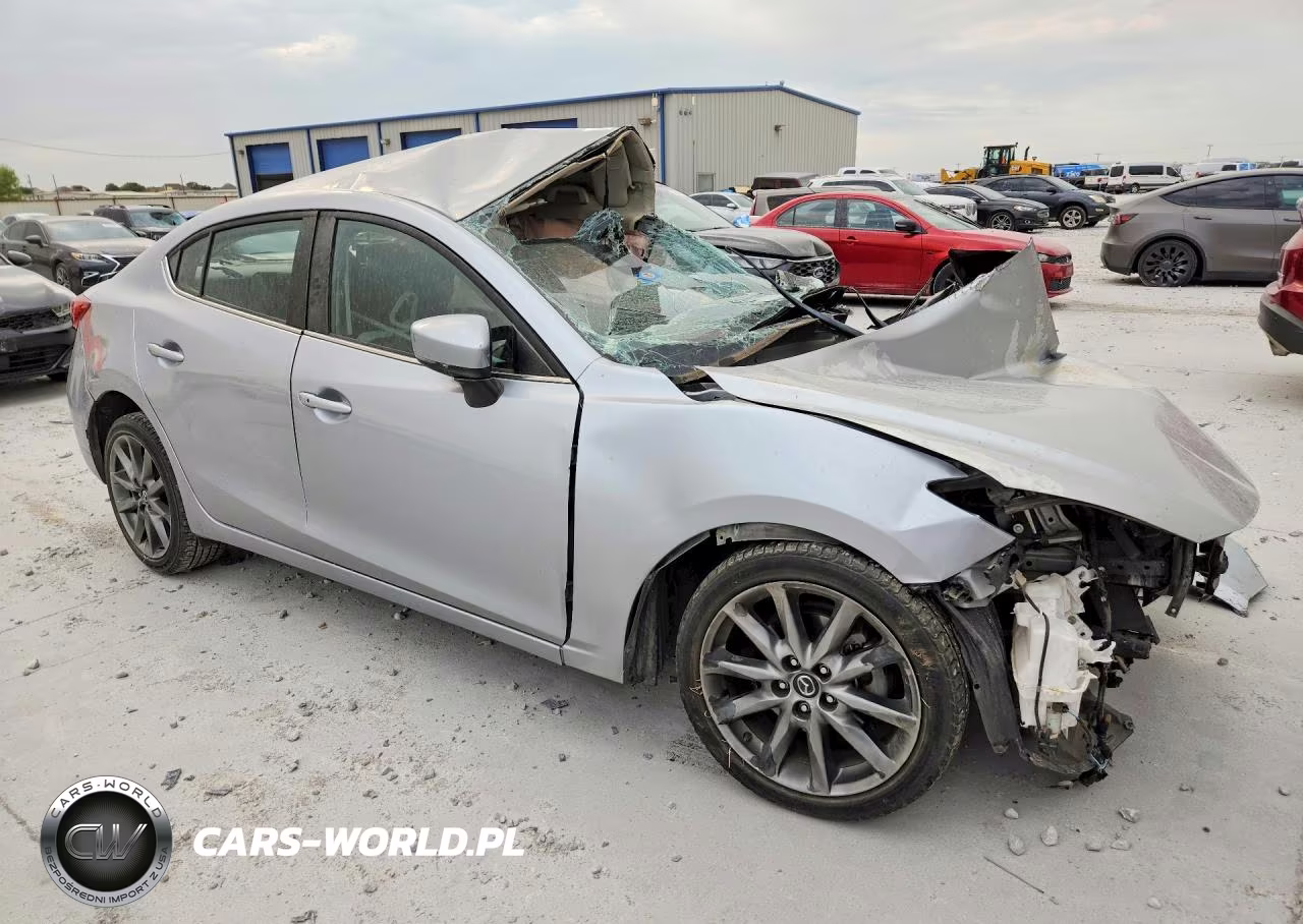 2018 Mazda 3 Touring VIN:3MZBN1V31JM197727 - 4