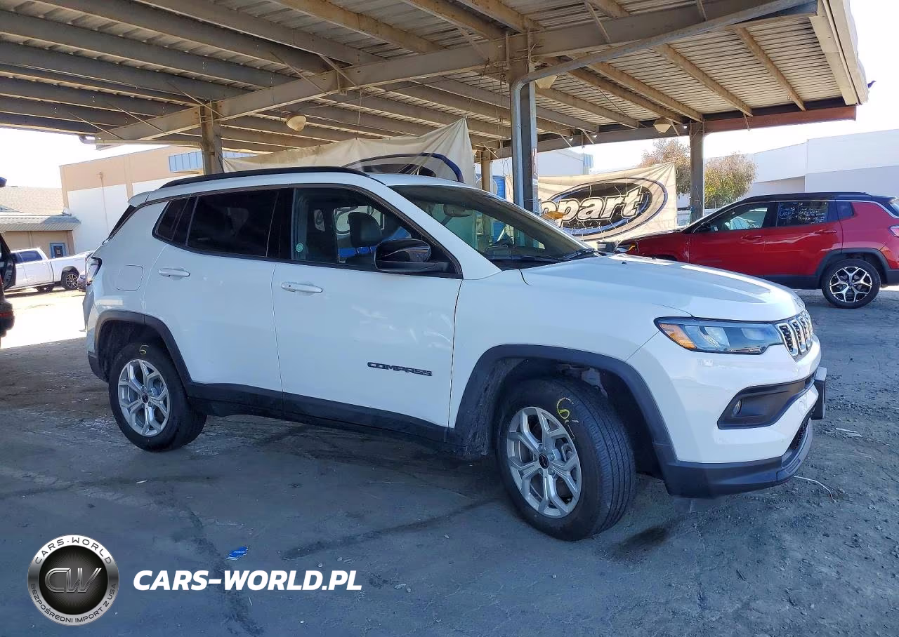 2025 Jeep Compass Latitude VIN:3C4NJDBN2ST549031 - 4