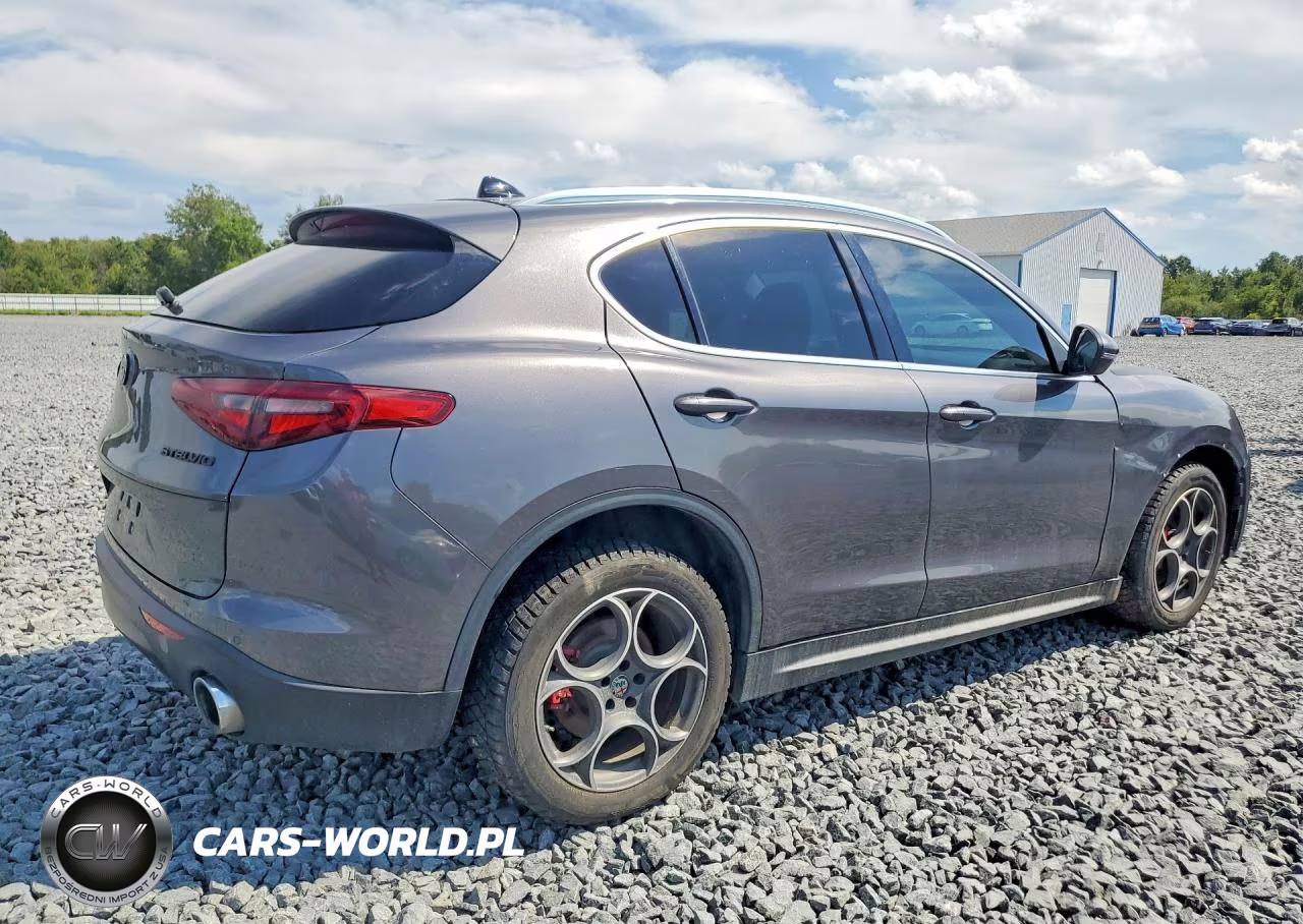 2018 Alfa Romeo Stelvio VIN:ZASFAKANXJ7B83288 - 3