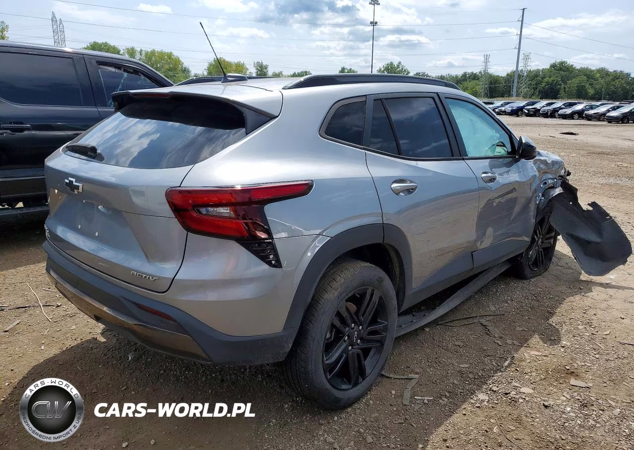 2025 Chevrolet Trax Activ VIN:KL77LKEP2SC012401 - 3