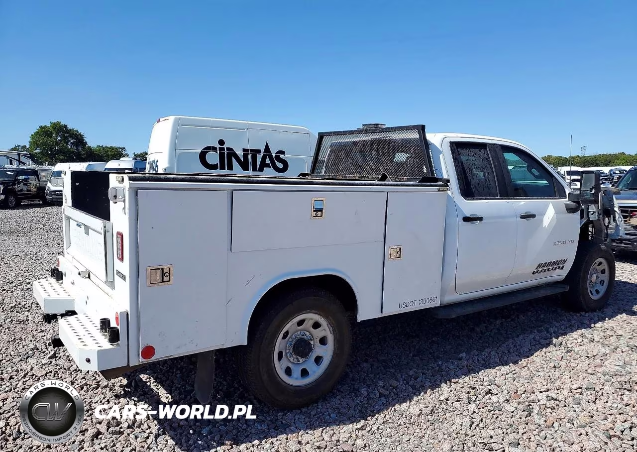 2024 Chevrolet Silverado K3500 VIN:1GB5YSE73RF354335 - 3