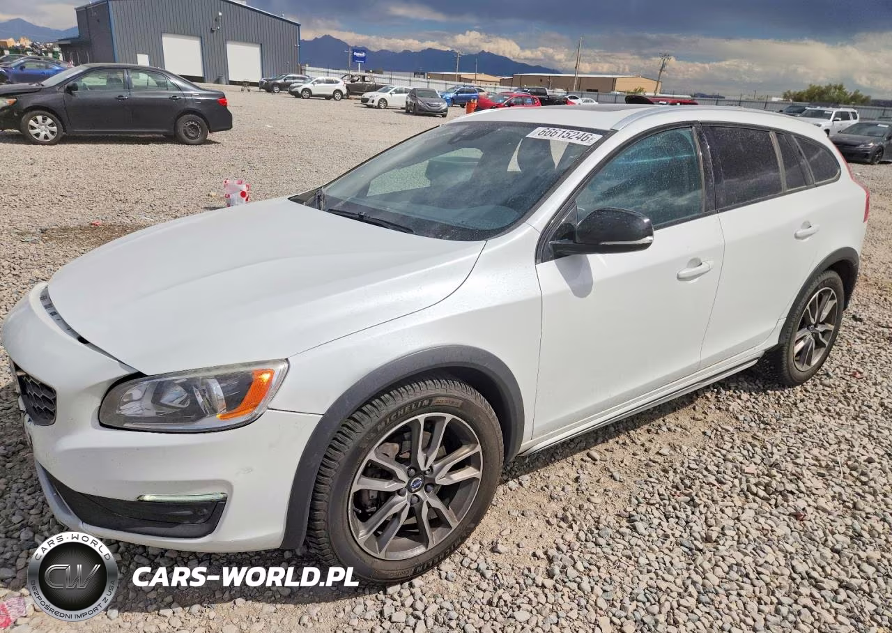 2018 Volvo V60 Cross Country Premier