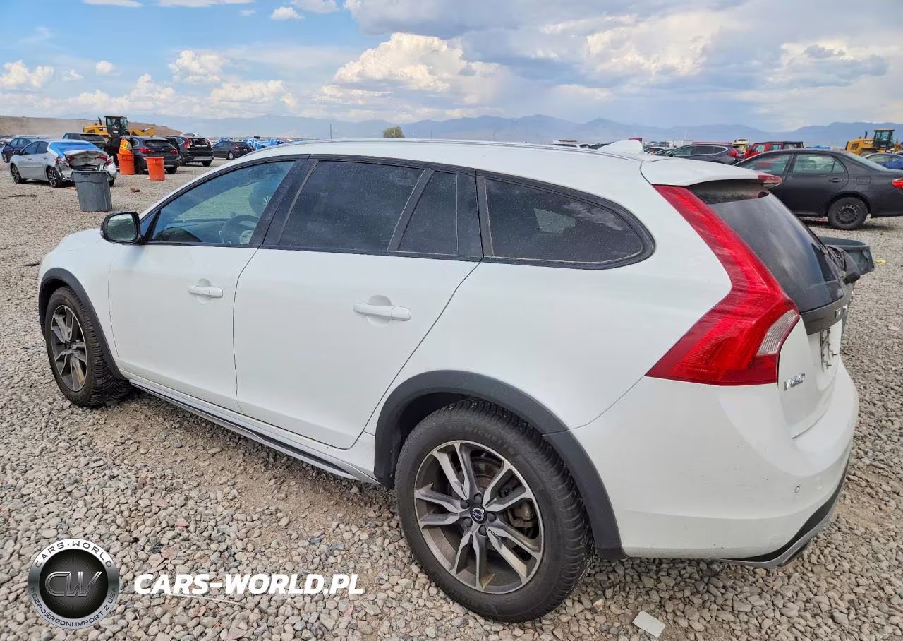 2018 Volvo V60 Cross Country Premier VIN:YV440MWK2J2057725 - 2