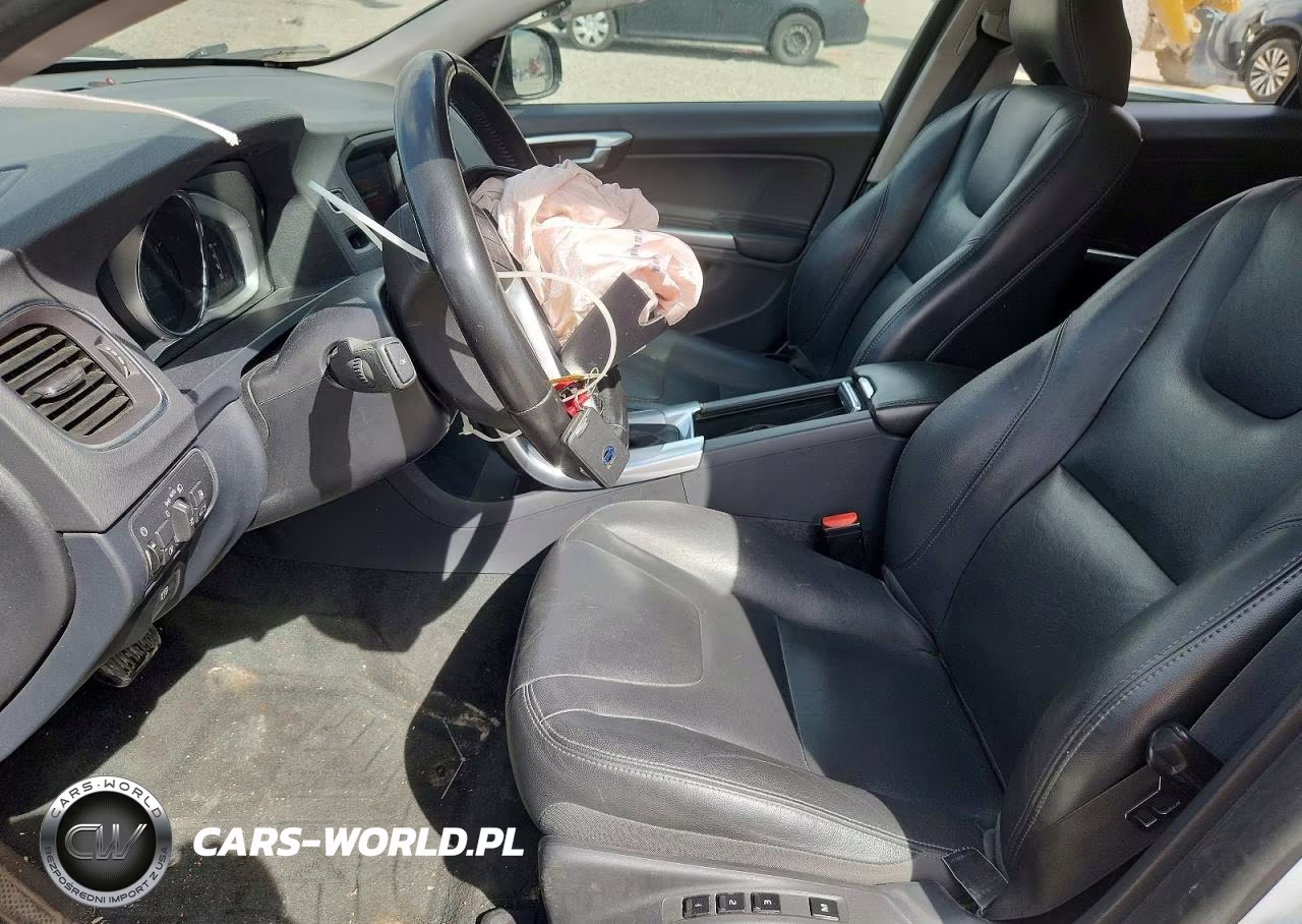 2018 Volvo V60 Cross Country Premier VIN:YV440MWK2J2057725 - 7