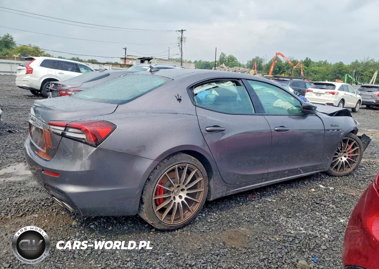 2024 Maserati Ghibli Modena VIN:ZAM57YTM4RX451432 - 3
