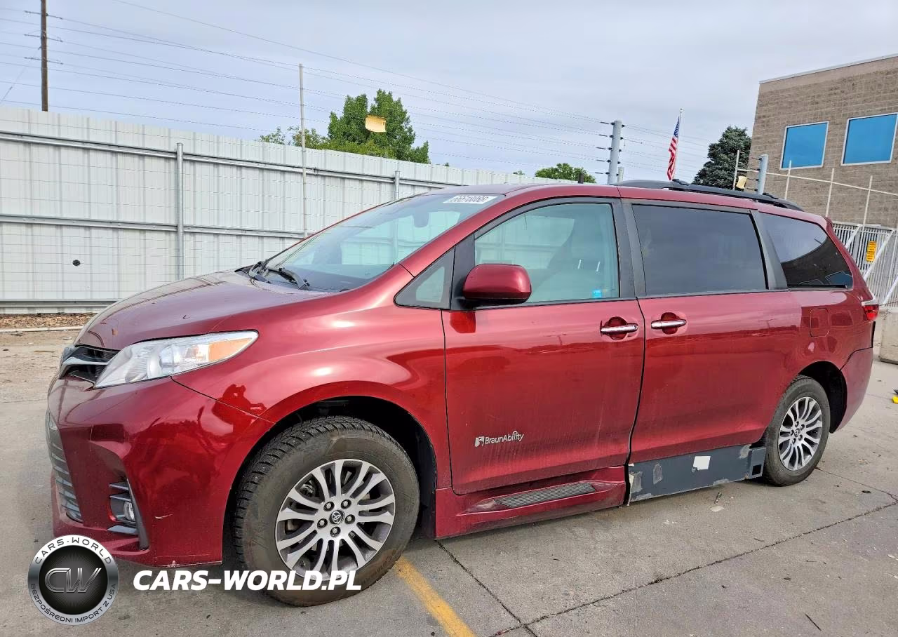 2018 Toyota Sienna Xle 8-Passenger – zdjęcie 1 z 13