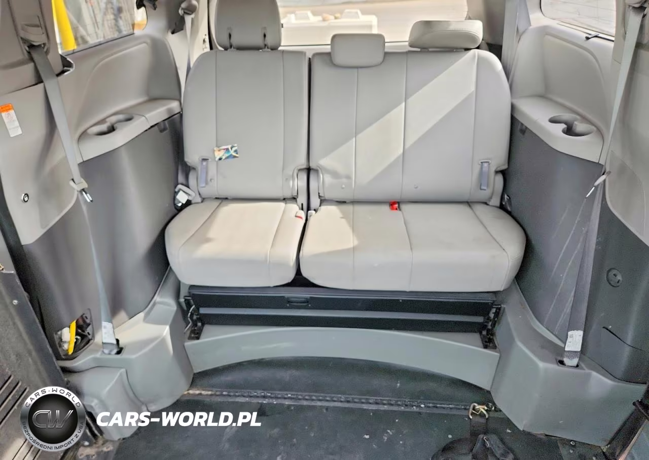 2018 Toyota Sienna Xle 8-Passenger VIN:5TDYZ3DC8JS917314 - 10