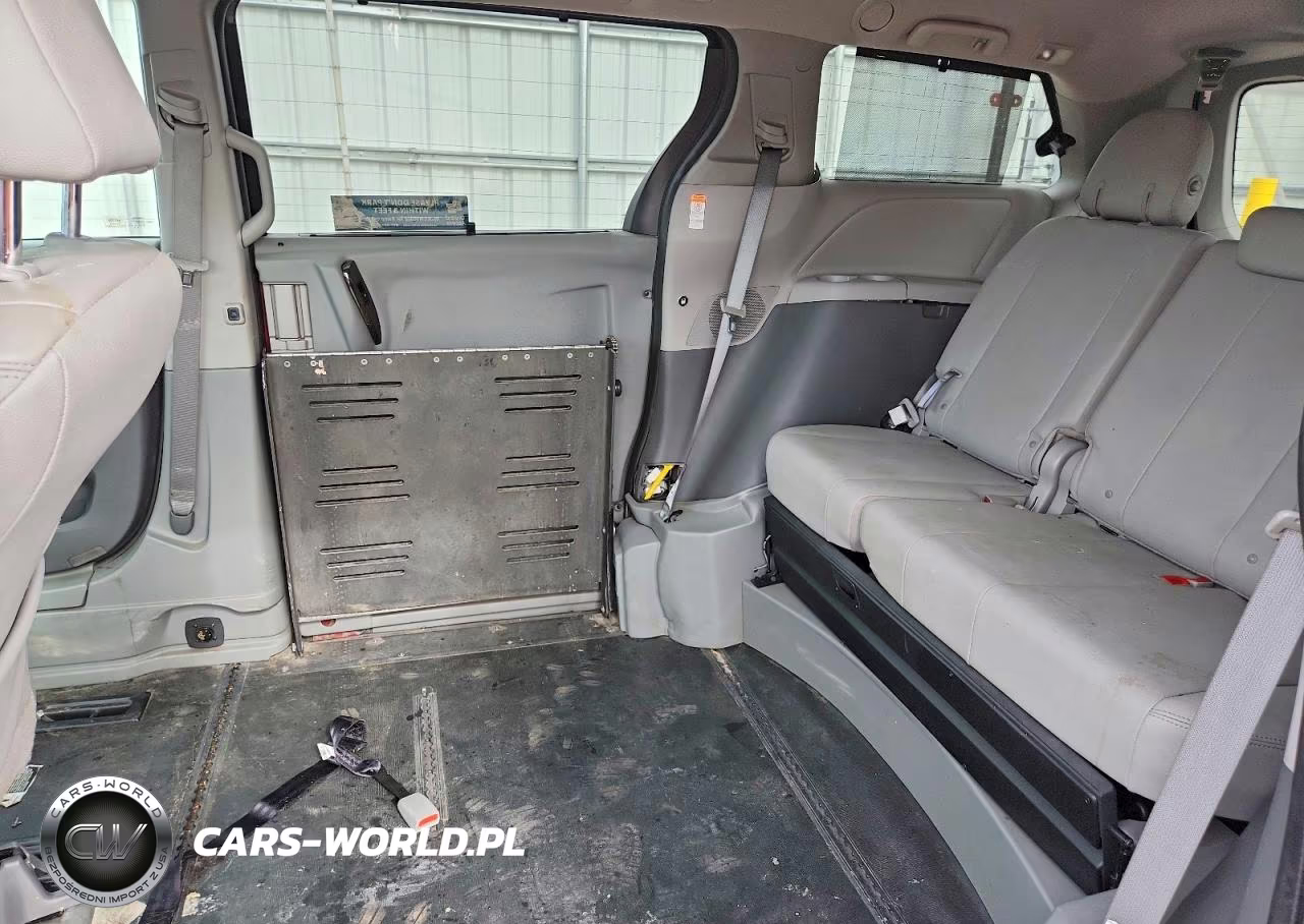 2018 Toyota Sienna Xle 8-Passenger VIN:5TDYZ3DC8JS917314 - 11