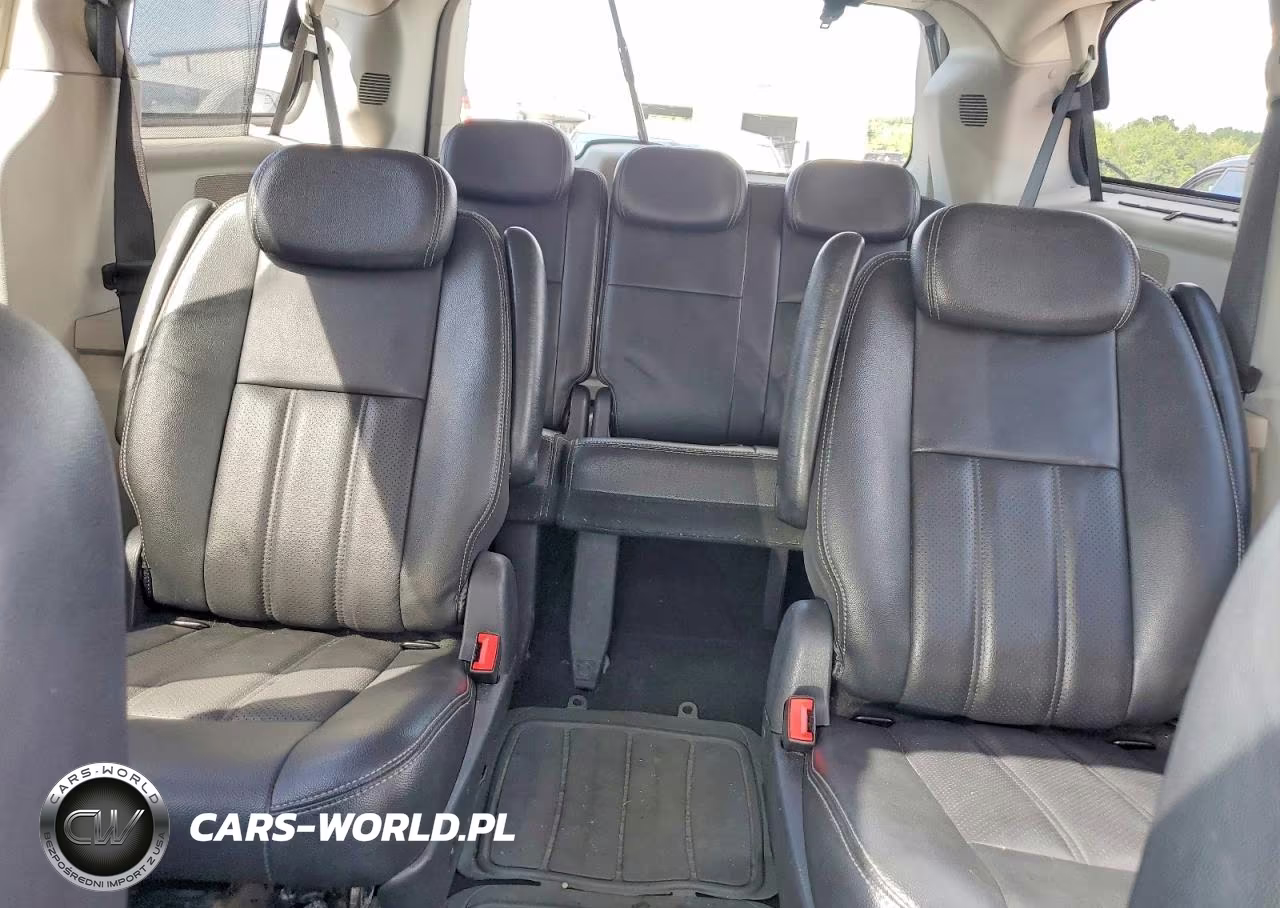 2010 Chrysler Town & Country Touring VIN:2A4RR5D10AR299181 - 10