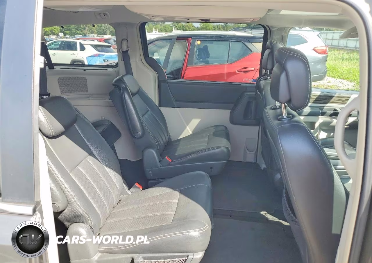 2010 Chrysler Town & Country Touring VIN:2A4RR5D10AR299181 - 11