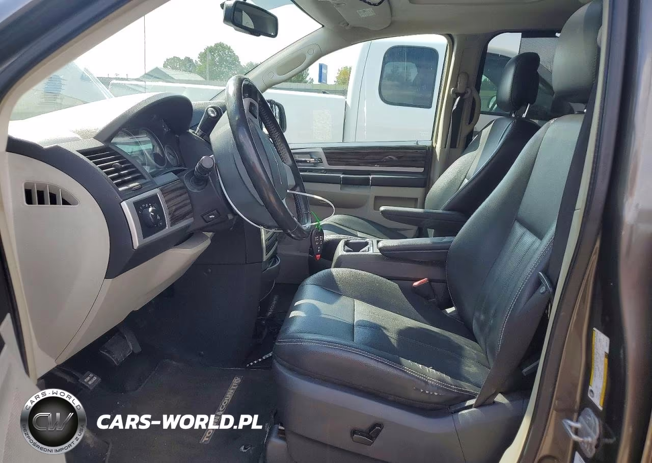 2010 Chrysler Town & Country Touring VIN:2A4RR5D10AR299181 - 7