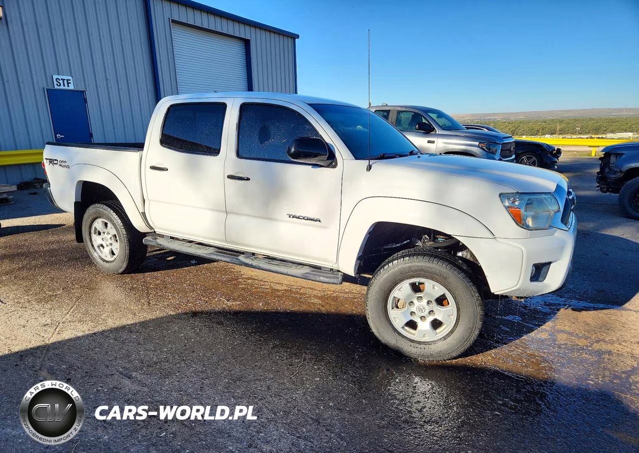 2015 Toyota Tacoma V6 VIN:3TMLU4EN1FM204342 - 4