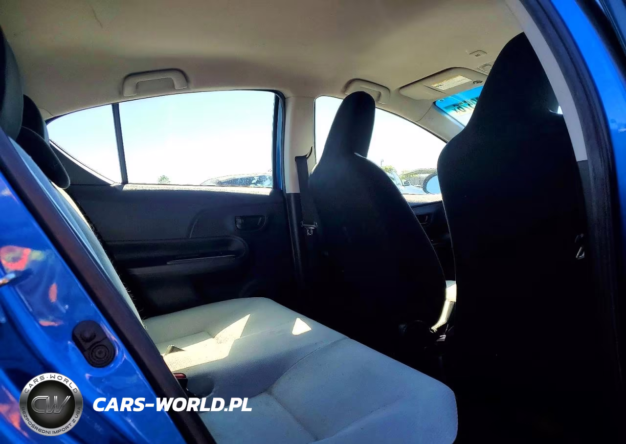 2016 Toyota Prius C One VIN:JTDKDTB34G1130499 - 10