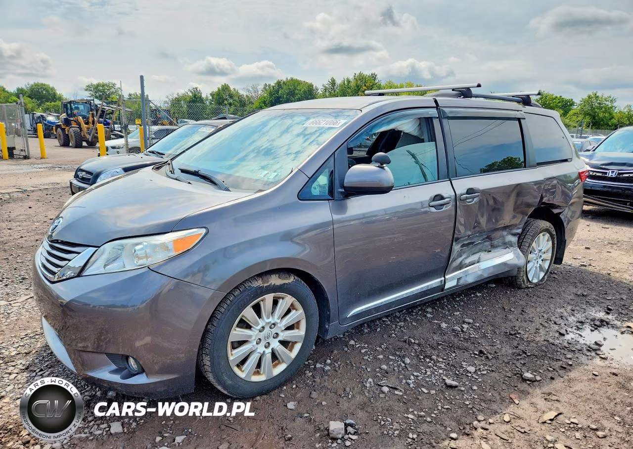 2015 Toyota Sienna Le – zdjęcie 1 z 12
