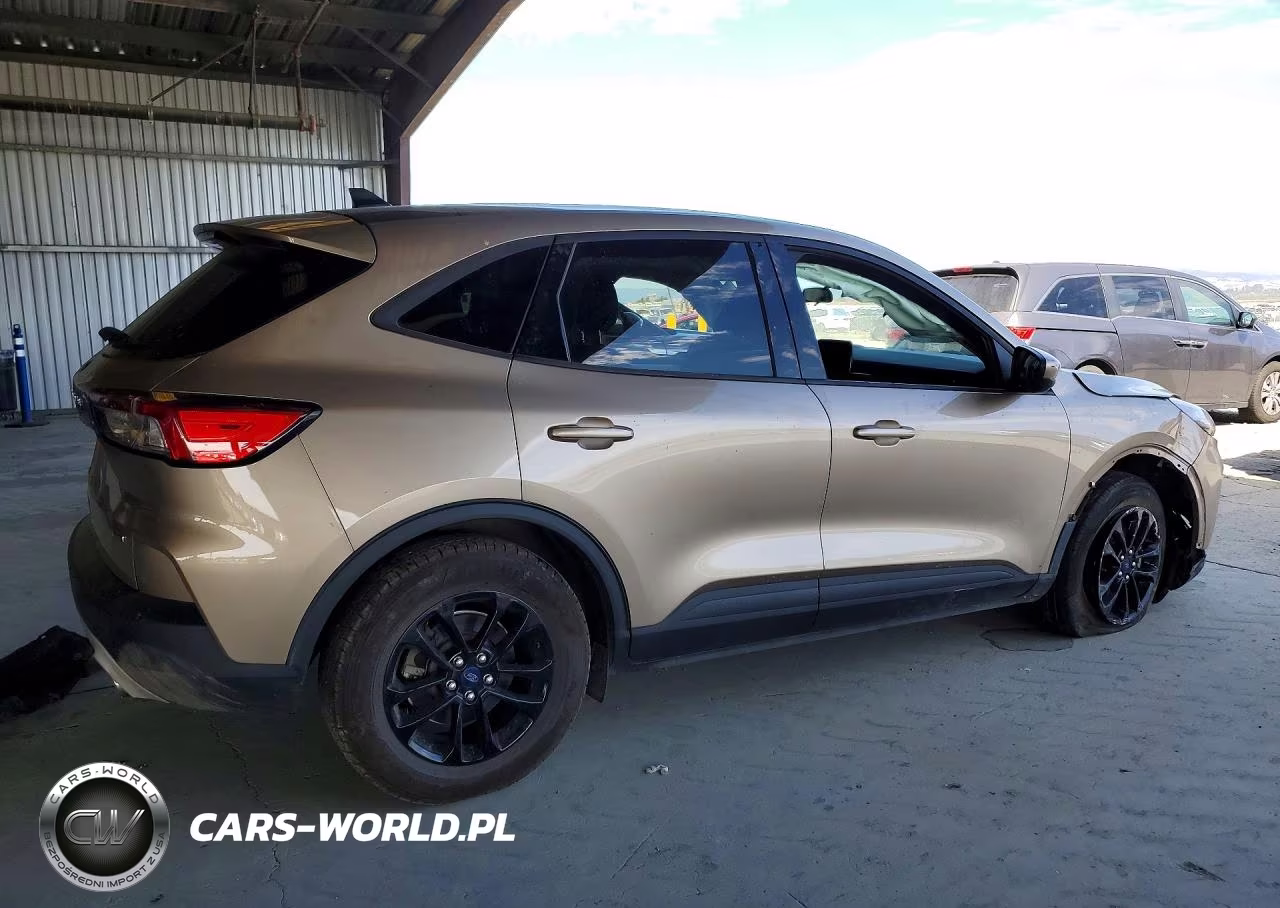 2020 Ford Escape Se Sport VIN:1FMCU0BZ2LUB93905 - 3