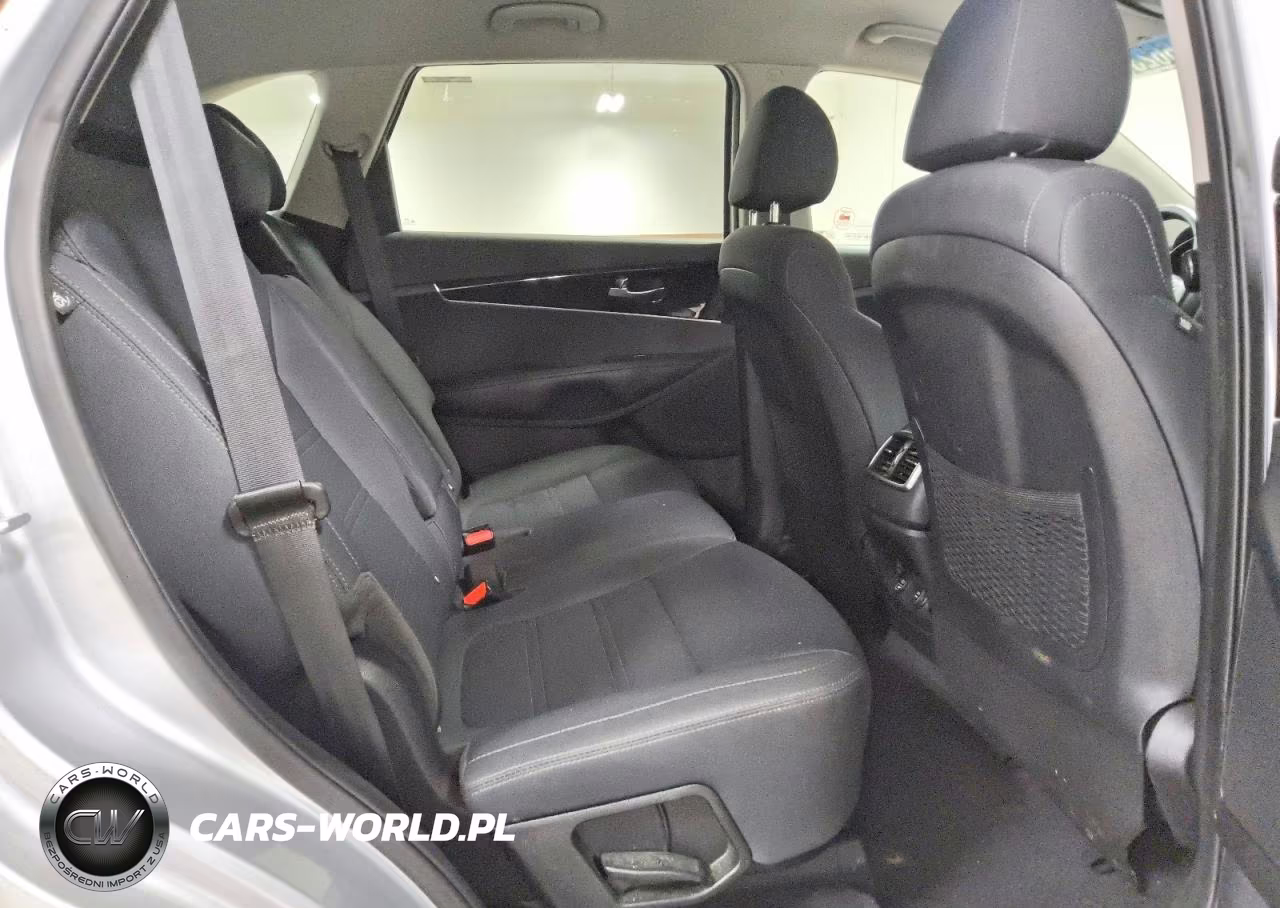 2019 Kia Sorento Lx VIN:5XYPGDA38KG561053 - 11
