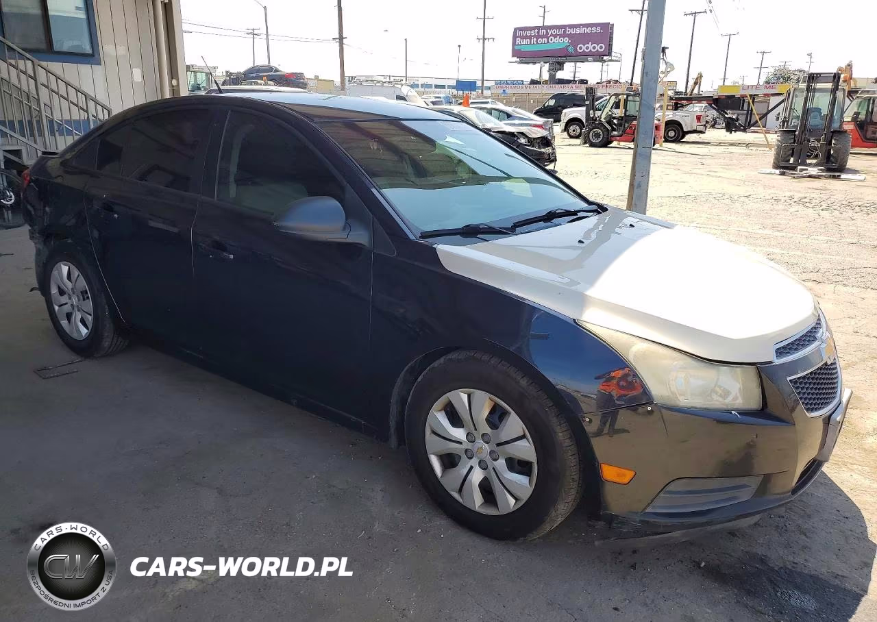 2014 Chevrolet Cruze Ls VIN:1G1PA5SG4E7147903 - 4