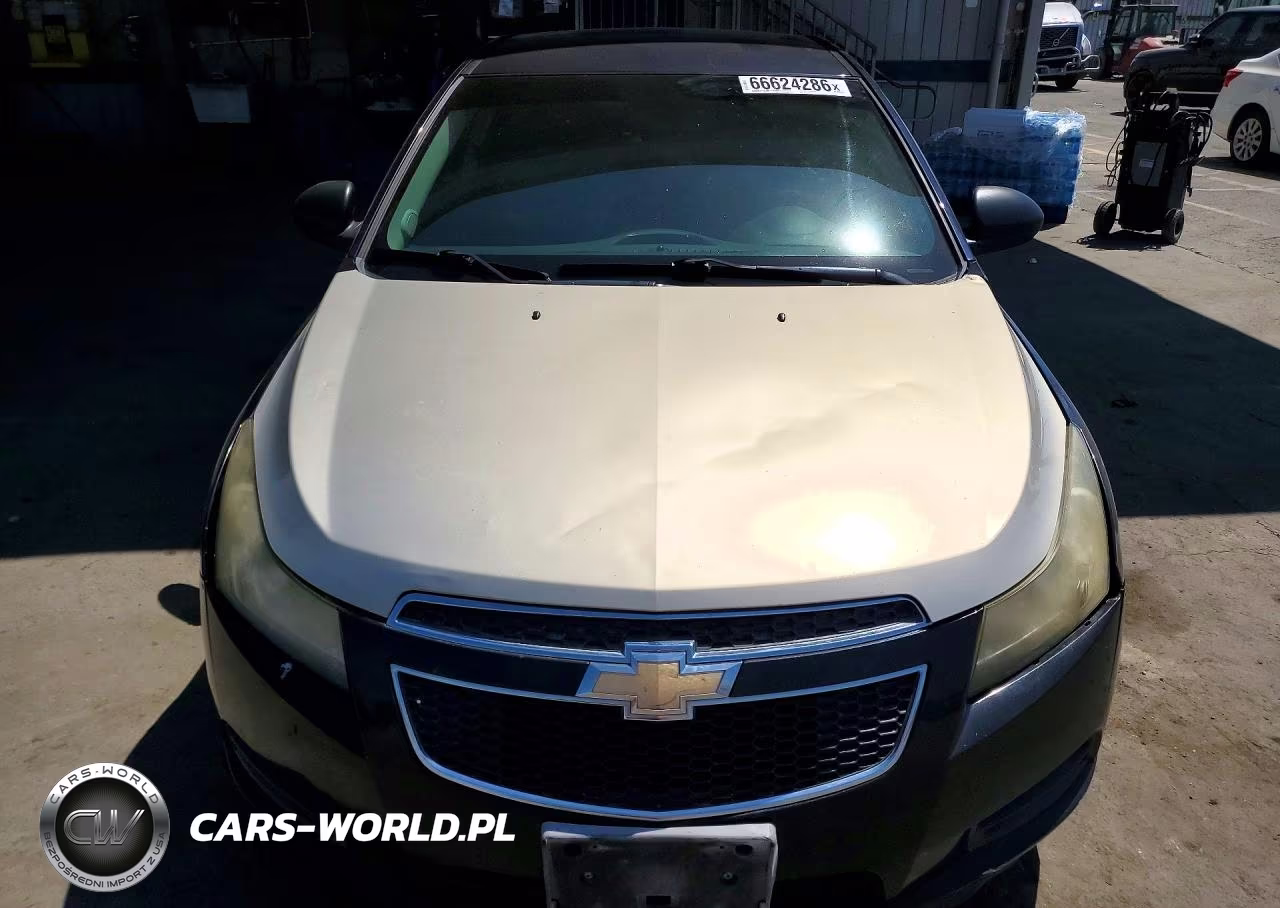 2014 Chevrolet Cruze Ls VIN:1G1PA5SG4E7147903 - 5
