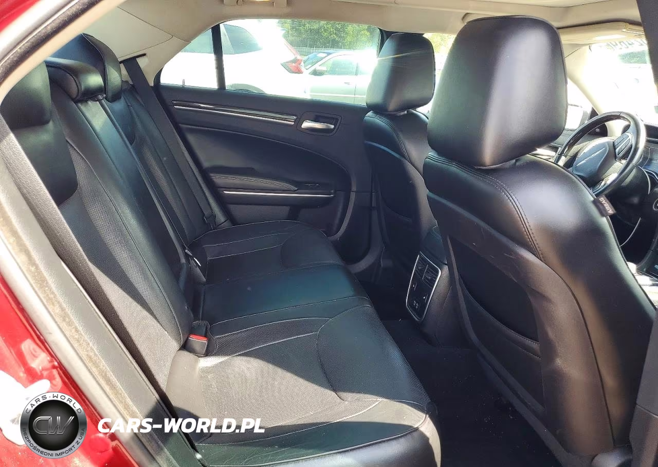 2019 Chrysler 300 Limited VIN:2C3CCAEG5KH577576 - 10