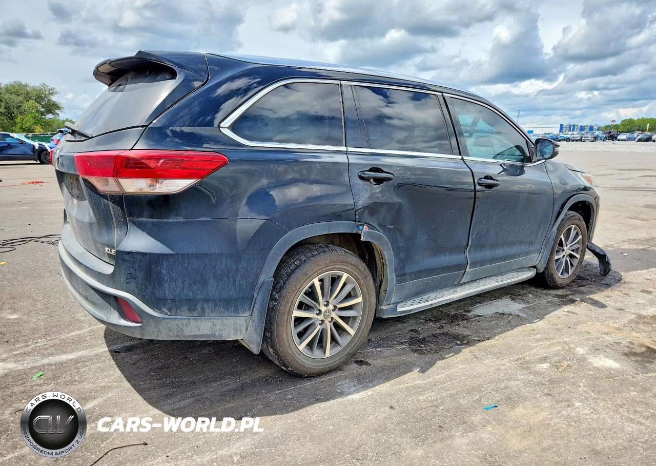 2019 Toyota Highlander Xle VIN:5TDKZRFH5KS555168 - 3
