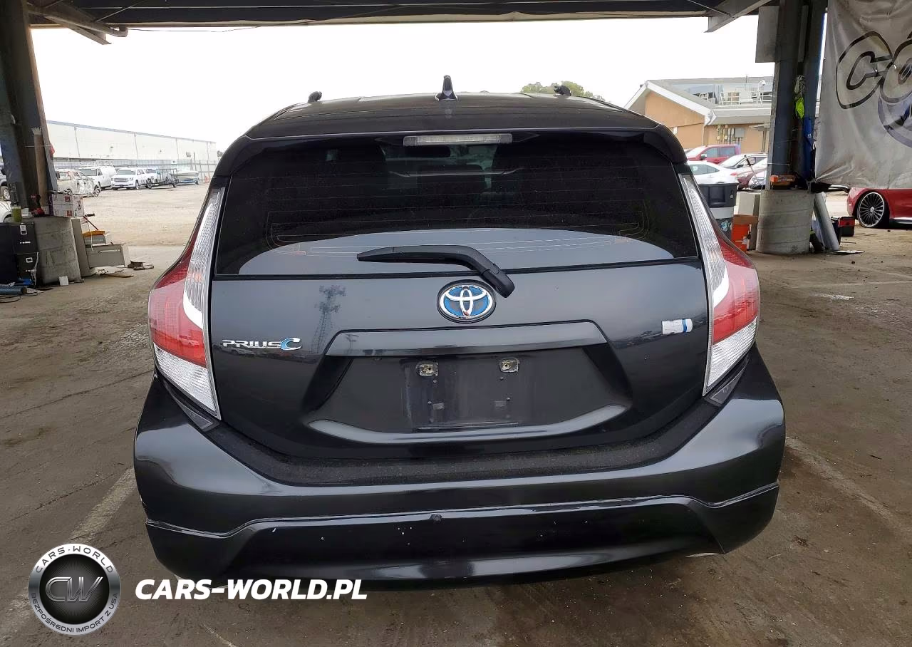2017 Toyota Prius C Four VIN:JTDKDTB32H1592495 - 6