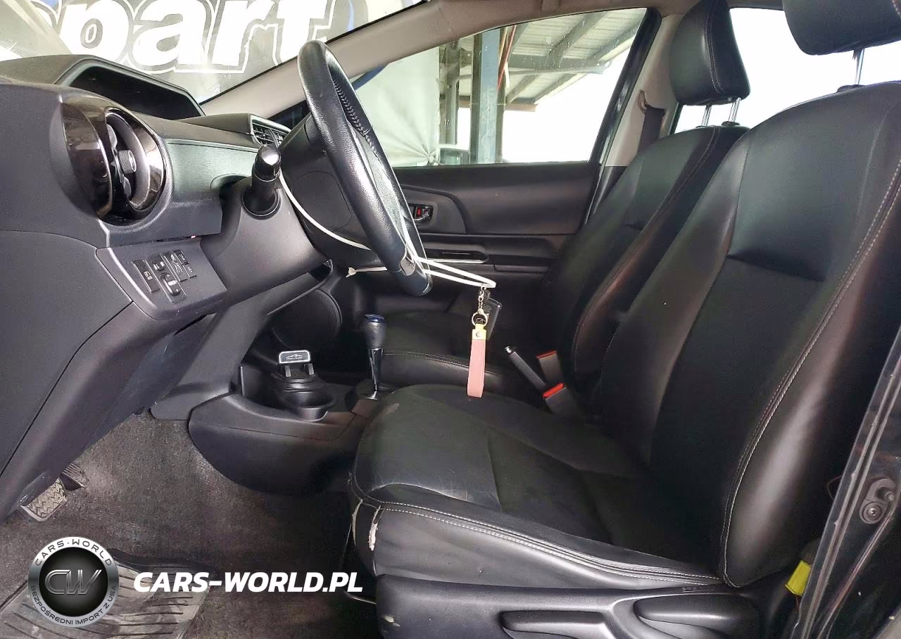 2017 Toyota Prius C Four VIN:JTDKDTB32H1592495 - 7