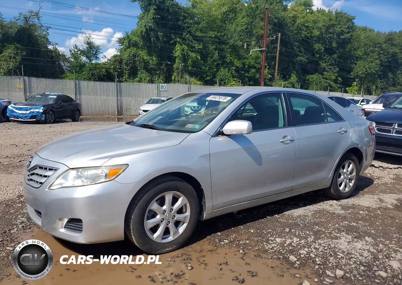 2011 Toyota Camry Le – zdjęcie 1 z 12