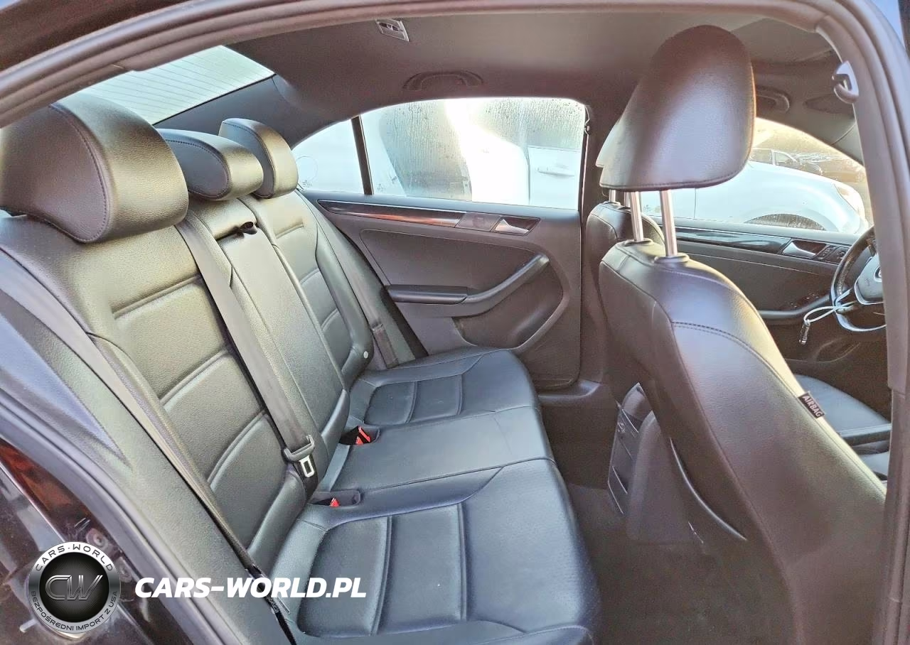 2018 Volkswagen Jetta Sport VIN:3VWD17AJ7JM235540 - 10