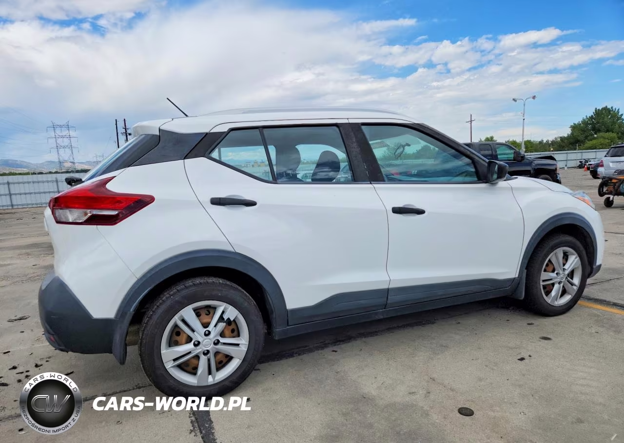 2018 Nissan Kicks S VIN:3N1CP5CU1JL517285 - 3