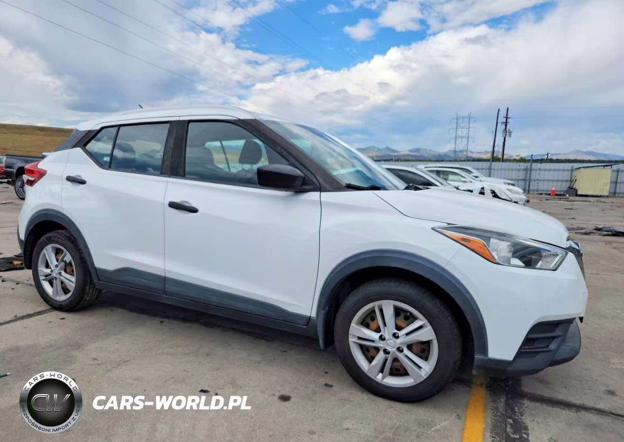 2018 Nissan Kicks S VIN:3N1CP5CU1JL517285 - 4