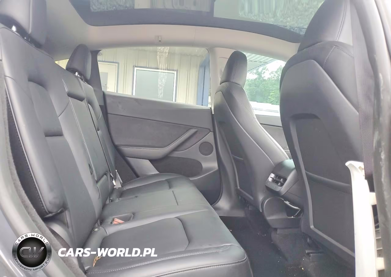2023 Tesla Model Y VIN:7SAYGDED7PF961047 - 10