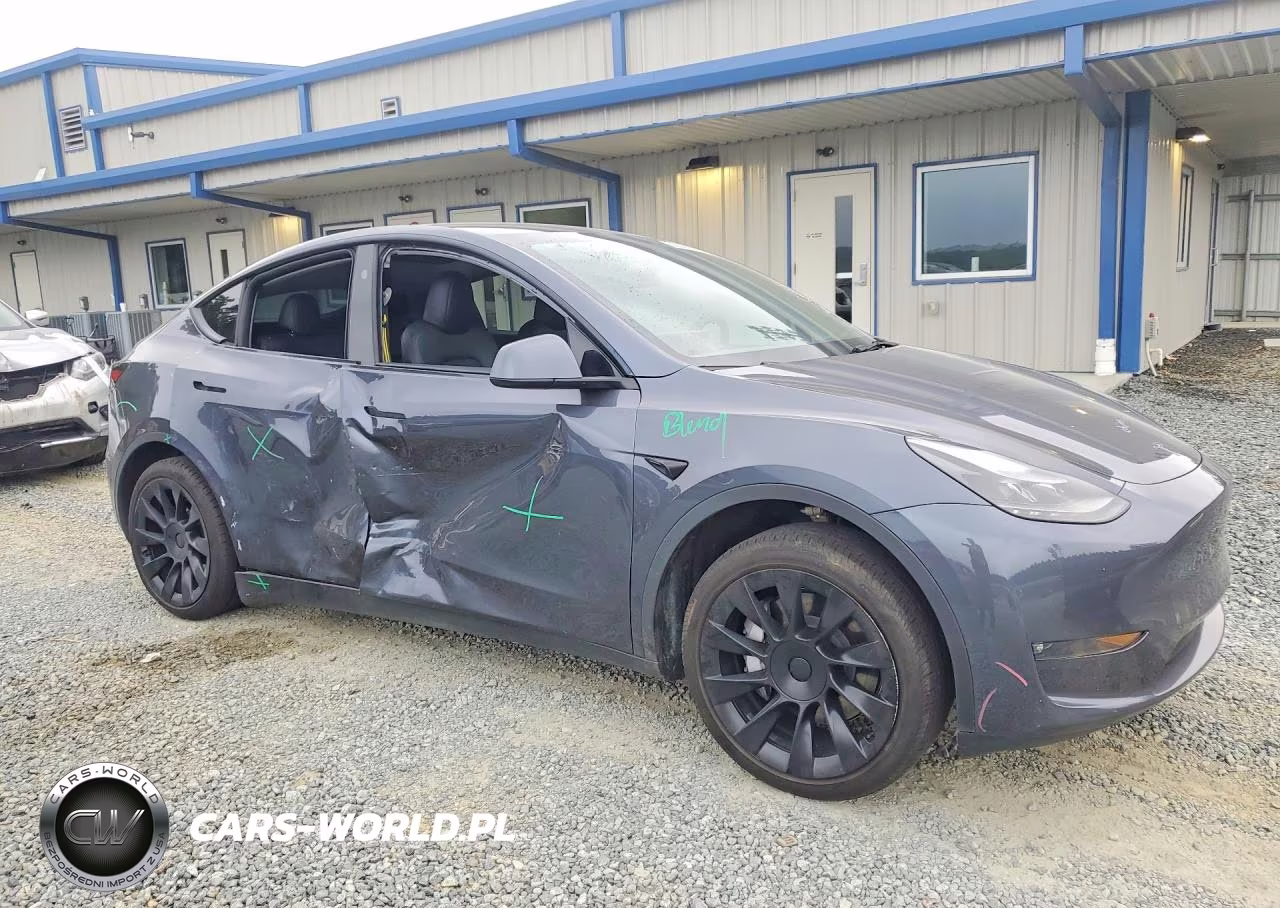 2023 Tesla Model Y VIN:7SAYGDED7PF961047 - 4