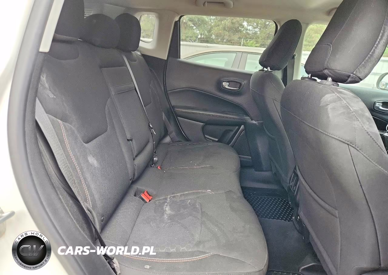 2018 Jeep Compass Sport VIN:3C4NJDAB2JT399993 - 11