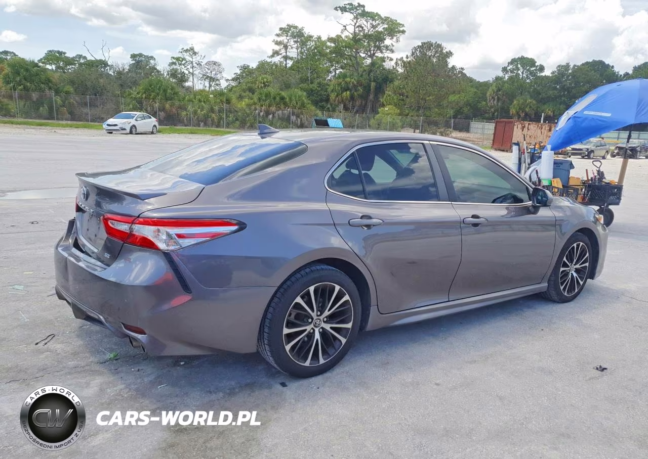 2020 Toyota Camry Se VIN:4T1G11AKXLU941112 - 3