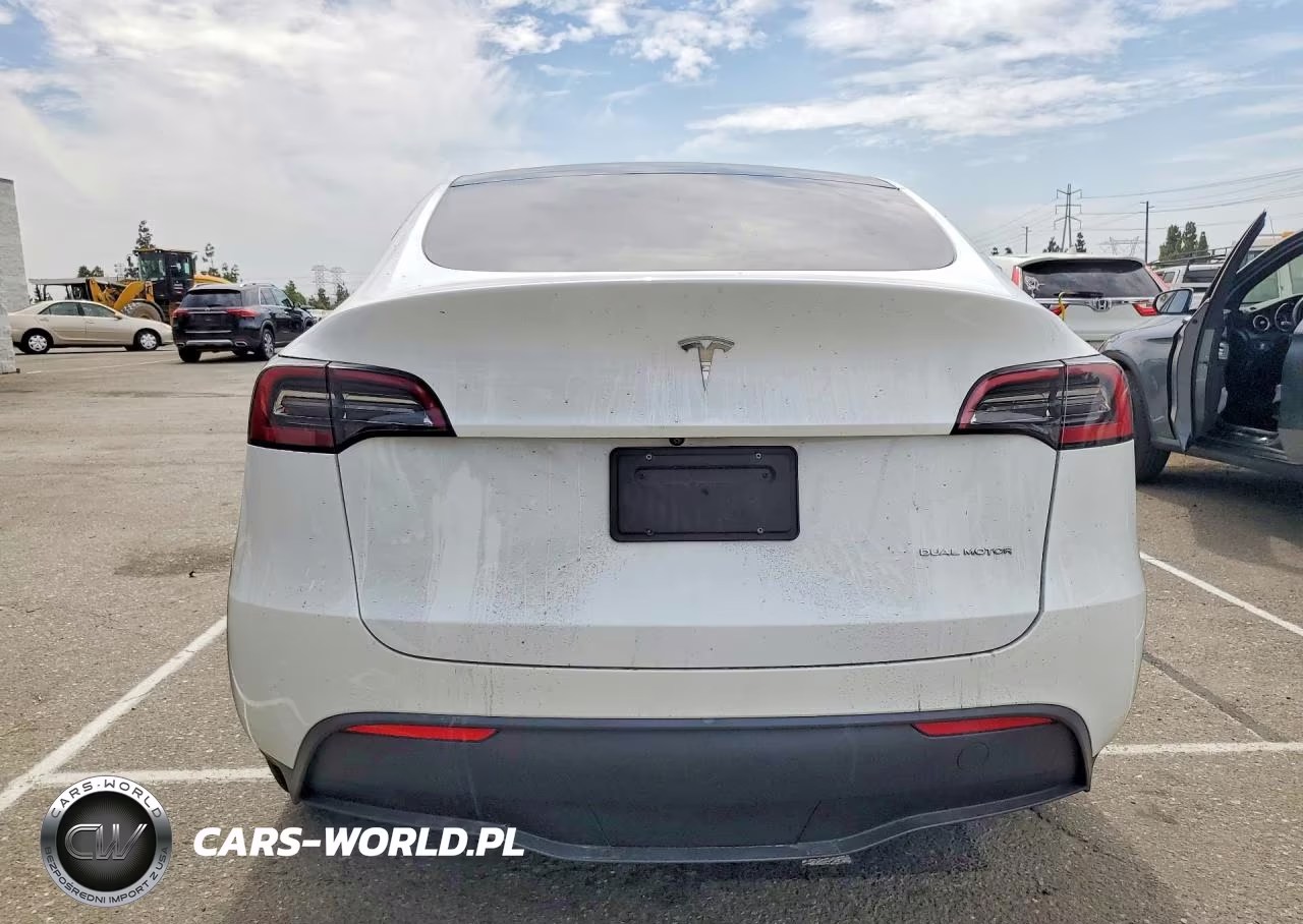 2023 Tesla Model Y VIN:7SAYGDEE4PA112404 - 6