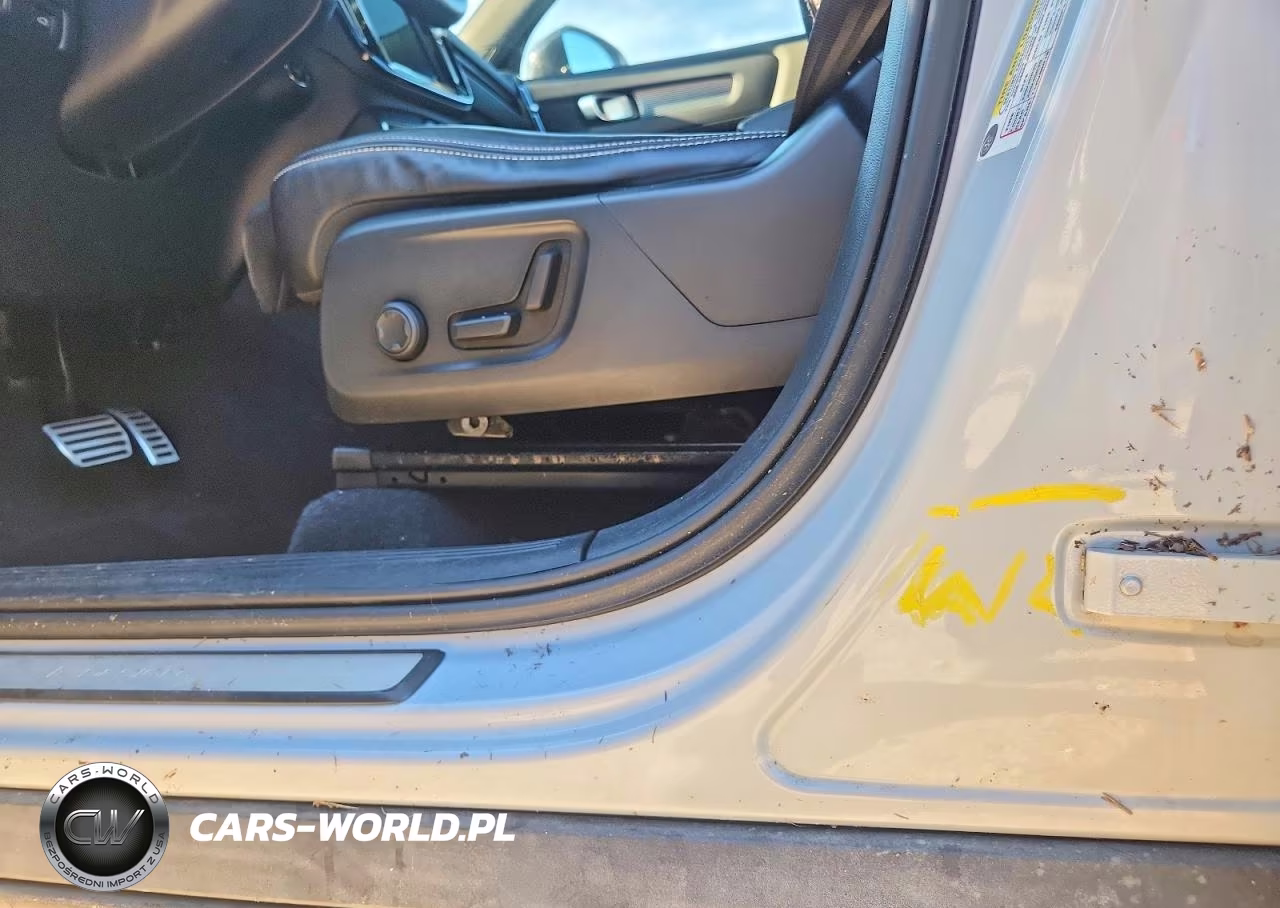 2020 Volvo Xc40 T5 R-Design VIN:YV4162UM5L2219411 - 13