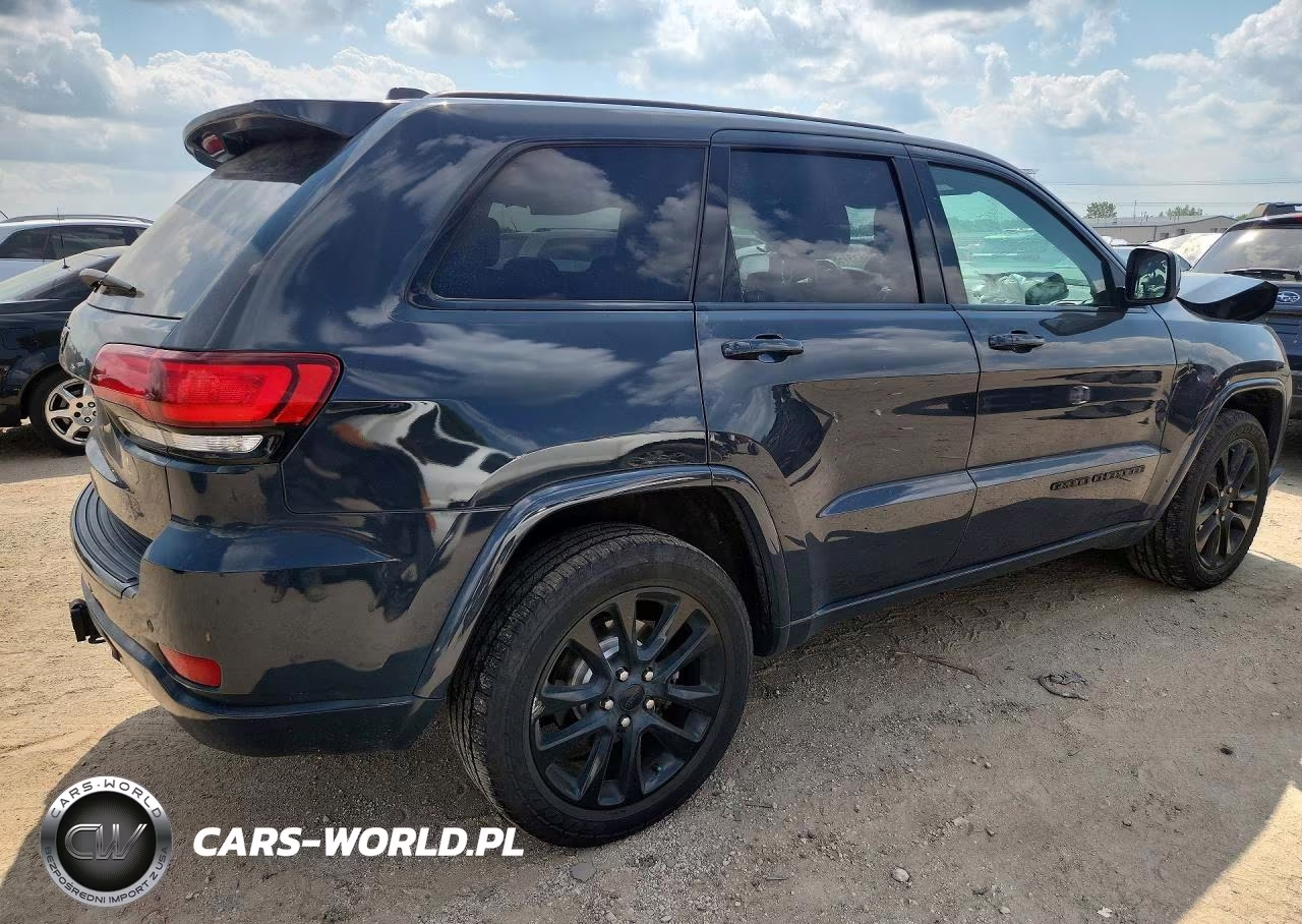 2017 Jeep Grand Cherokee Laredo VIN:1C4RJFAG7HC792127 - 3