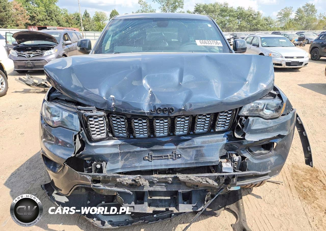 2017 Jeep Grand Cherokee Laredo VIN:1C4RJFAG7HC792127 - 5