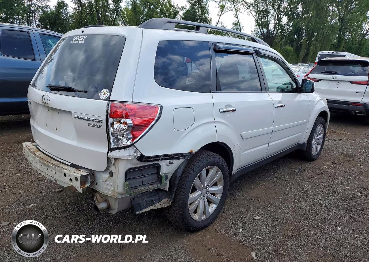 2011 Subaru Forester 2.5X Premium VIN:JF2SHADC8BH755821 - 3