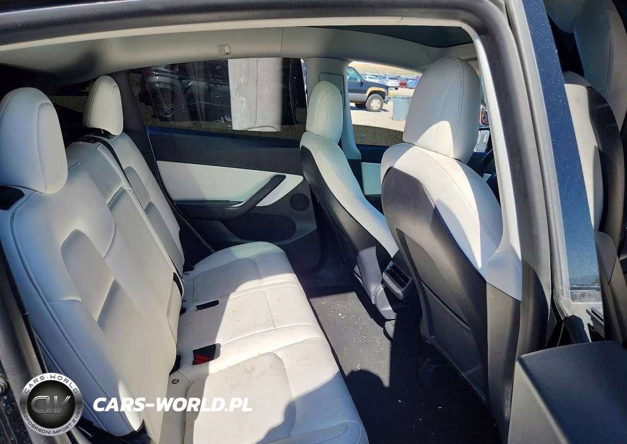 2020 Tesla Model Y VIN:5YJYGDEE5LF049937 - 10
