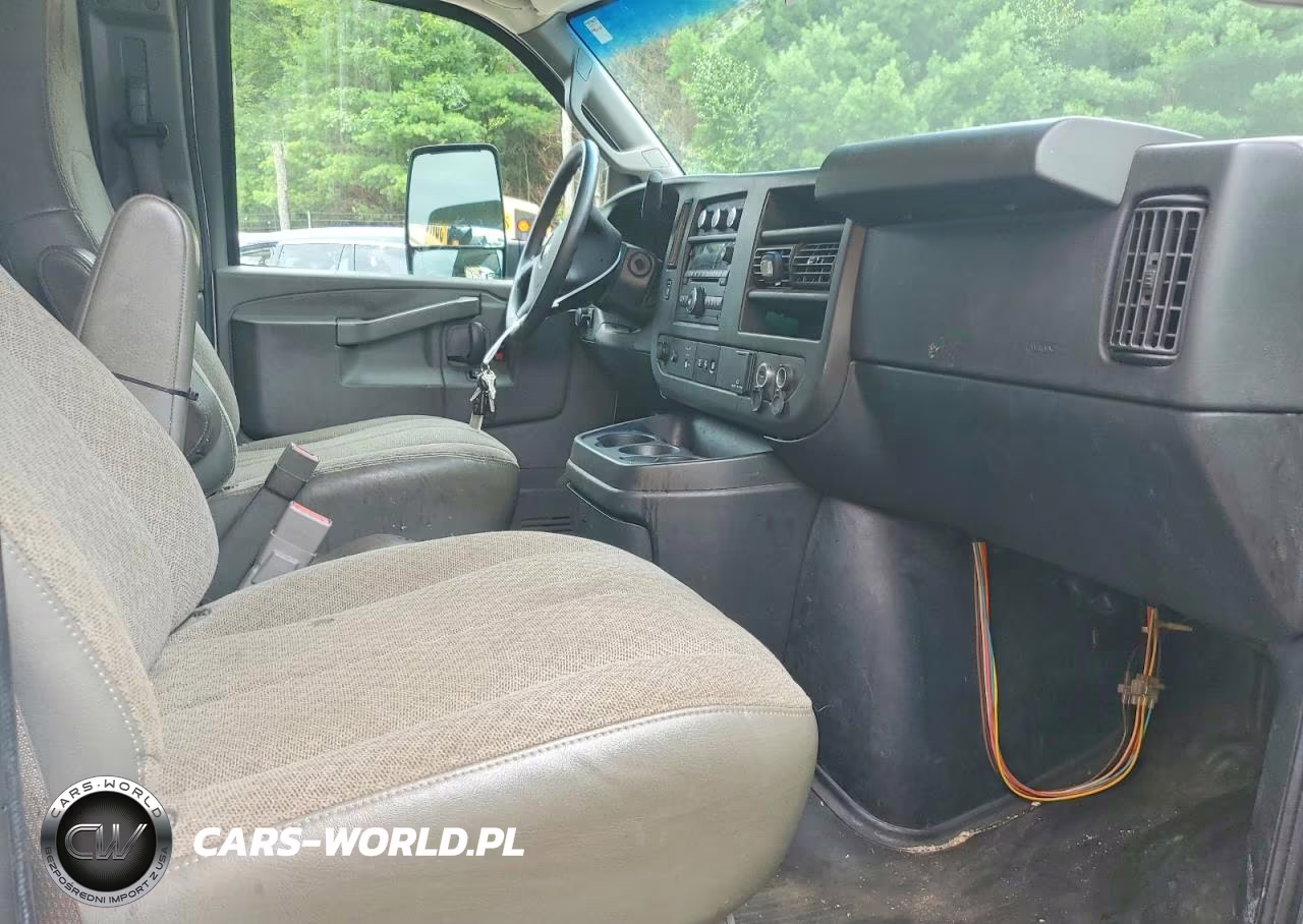 2018 Chevrolet Express Delivery Truck VIN:1GB3GRCG9J1200686 - 11